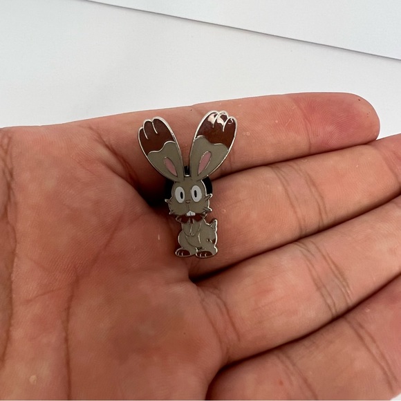 Pokémon Pins: Bunnelby and Mega Mawile - Picture 4 of 6